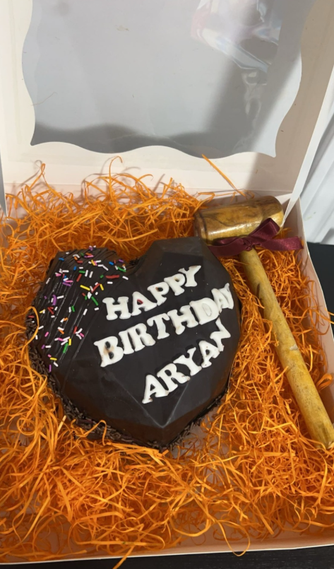 PiΓ±ata Cake